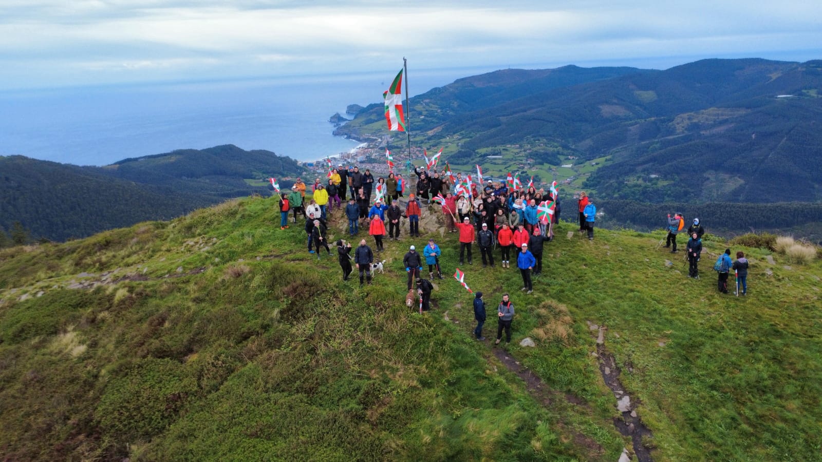Jata mendi tontorrean